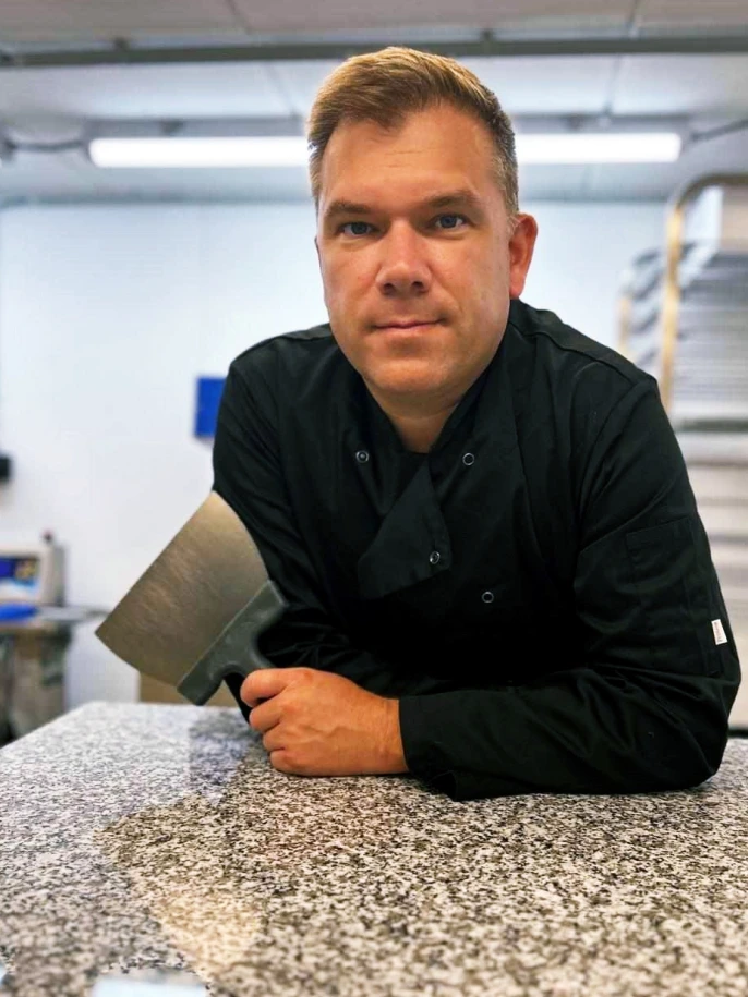 Alain Bossiroy Chocolatier Namur dans son atelier